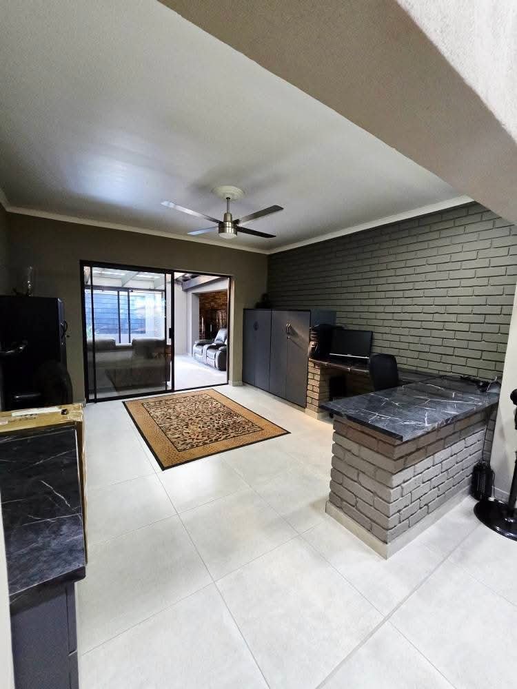 5 Bedroom Property for Sale in Irene Park North West